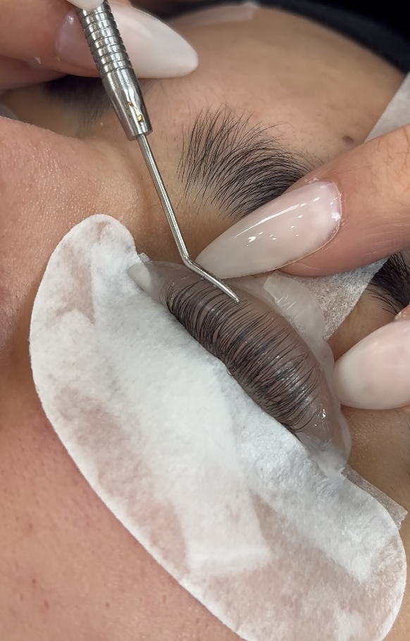 Online Eyelash Lift Botox Filler (Keratin) Course, providing virtual training on advanced lash lift techniques and keratin treatments, allowing flexible learning and skill development from any location.