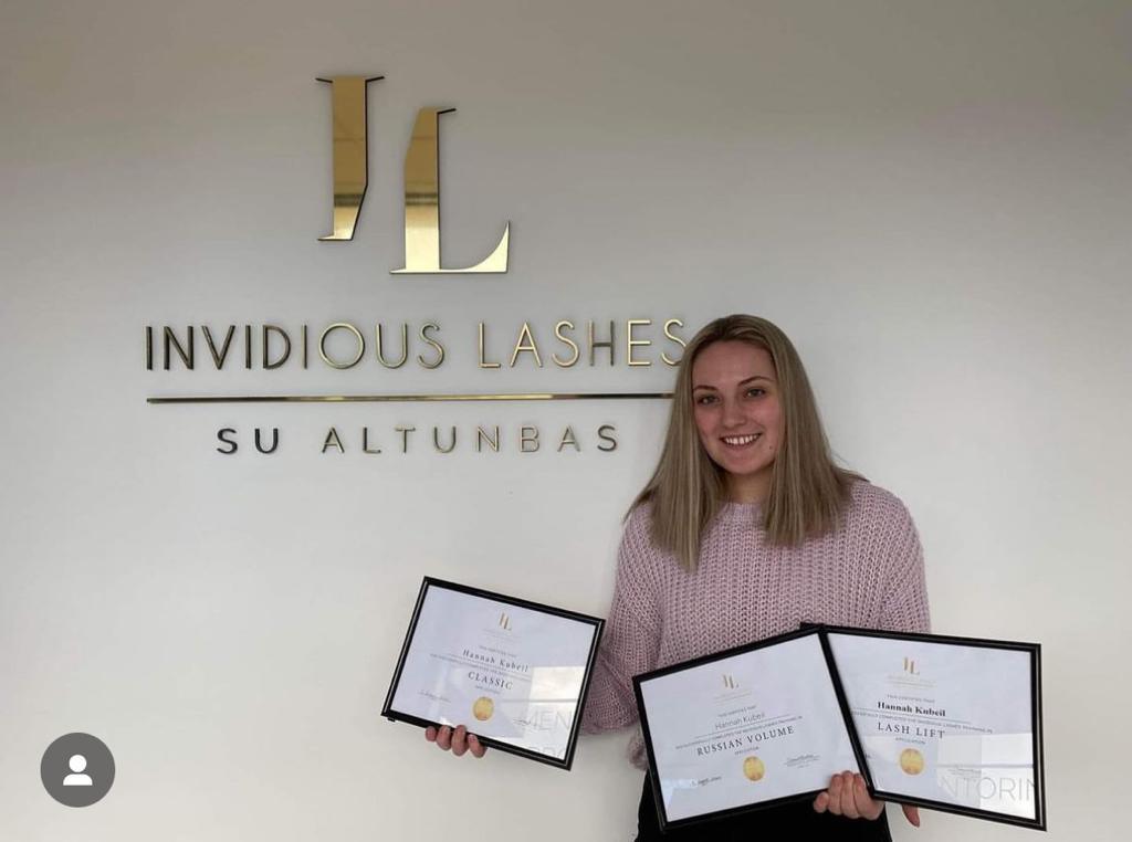 Students participating in the Classic, Hybrid & Volume in-person lash course, learning advanced lash techniques with hands-on training and personalized guidance from experienced instructors.