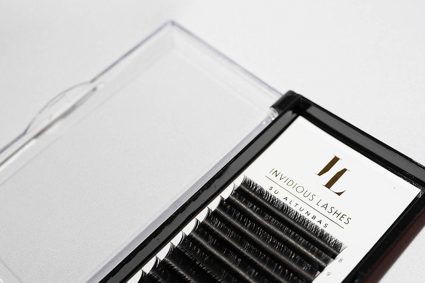 Tray of Russian Volume Eyelash Extensions in Mixed Lengths from 8-15mm, C Curl, 0.05mm thickness, featuring a variety of ultra-fine lashes for creating voluminous and dramatic lash looks.